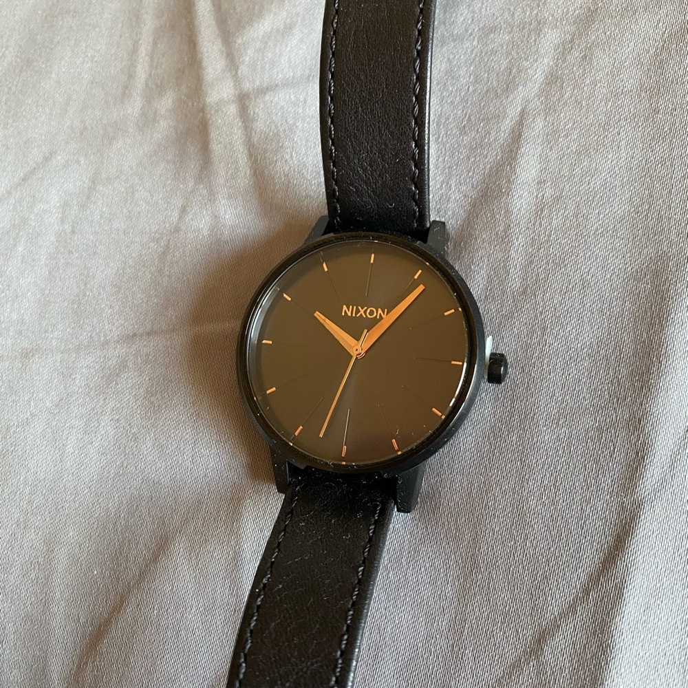 Nixon watch The Kensington Rose Gold black genuine leather watch movin’ out rare